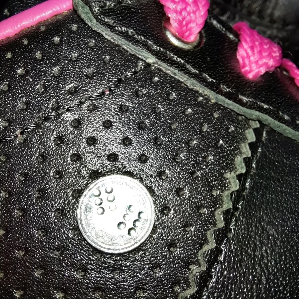 Botas 66 Black/Neon Pink Leather Athletic Sneaker SZ 5